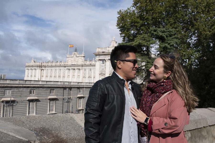 Madrid: Eco-Friendly, Private, and Unique Tuk Tuk Experience - Puerta de Alcalá and the grand hotel district