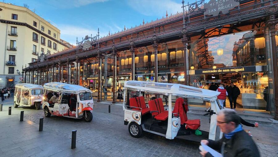 Madrid: Explore the City in an Electric Tuk Tuk - Alcalá Gate and the grand eastern boulevard