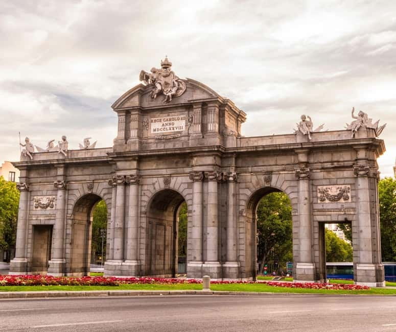 Madrid: Highlights City Tour by Electric Tuk Tuk - Retiro Park and Puerta de Alcalá