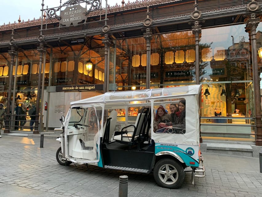 Madrid: Make your own 60 minutes tuk tuk tour - What the guide adds to the ride