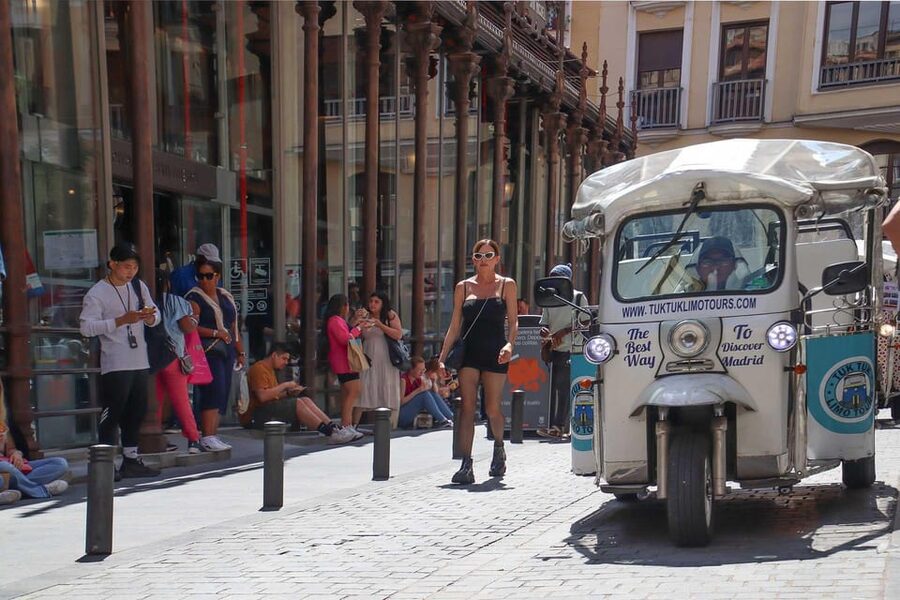 Madrid: Make your own 60 minutes tuk tuk tour - Puerta del Sol and Madrid’s central pulse
