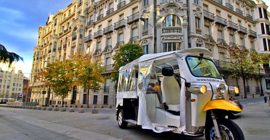 Madrid: Modern tour with Private guide in yellow tuk tuk - Puerta del Sol and Madrid’s literary quarter