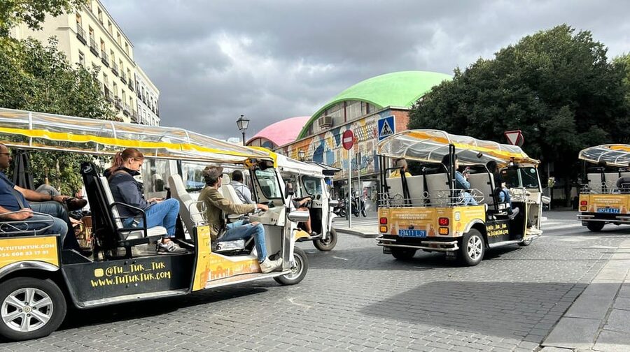 Madrid: Panoramic tour with Private guide in yellow Tuk Tuk - La Almudena Cathedral and Mercado de San Miguel