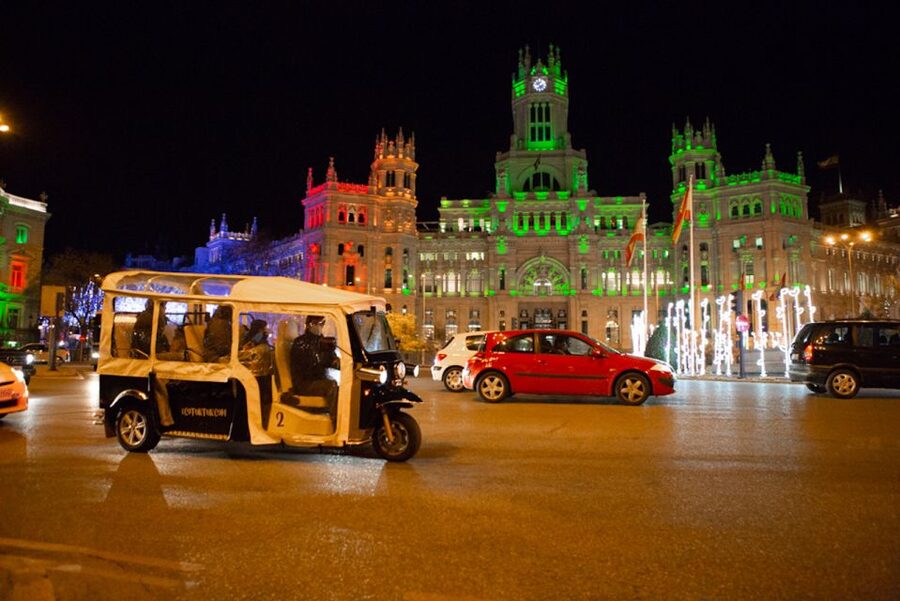 Madrid: Private Christmas Lights Tour by Eco Tuk-Tuk - What this Christmas lights ride really offers