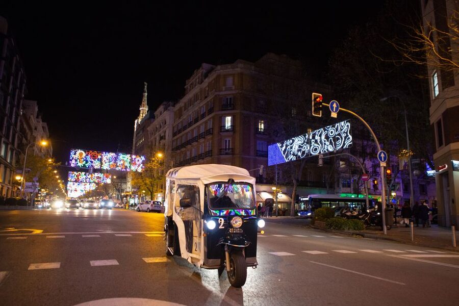 Madrid: Private Christmas Lights Tour by Eco Tuk-Tuk - Cibeles Fountain and the Bank of Spain
