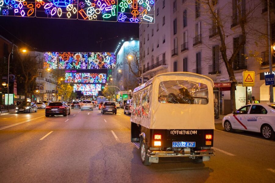 Madrid: Private Christmas Lights Tour by Eco Tuk-Tuk - Puerta de Alcalá and Retiro Park