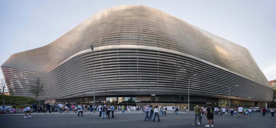 Madrid: Tour with Tuk Tuk Zero: Bernabéu and the Golden Mile. 1h 15min - AZCA, Madrid’s modern business district