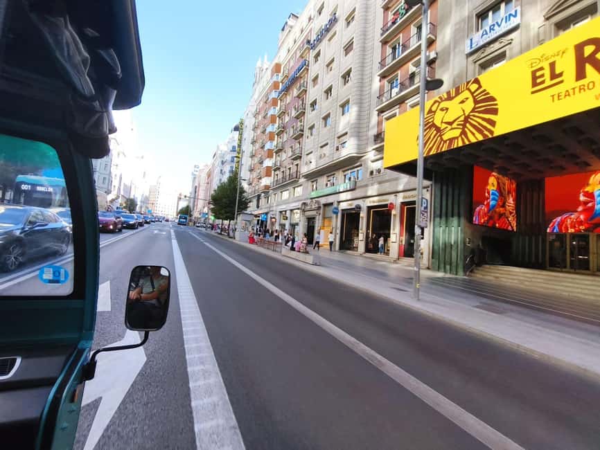 Madrid: Tuk Tuk Tour of the Historic Heart and Gran Vía. 1h 15min - Cibeles and the return to Neptune