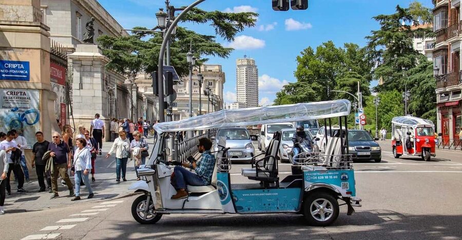 Madrid Tuk Tuk Welcoming Tour - The guide, language, and hearing issue