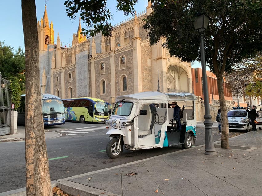 Madrid Tuk Tuk Welcoming Tour - From Botín to Cava Baja and La Latina