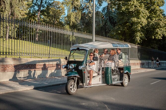 Madrid Welcome Tour with Local Guide in Eco Tuk Tuk Private - Cibeles, Neptune, and football traditions