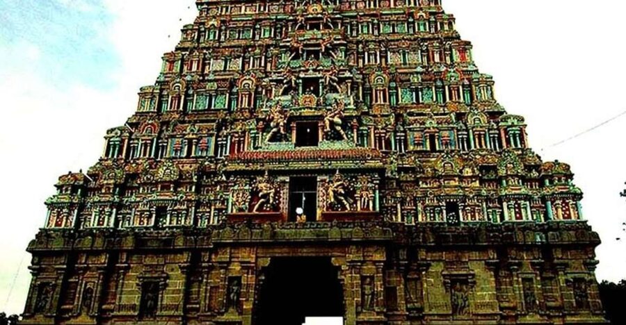 Madurai Rickshaw Ride Tour: Unveil the Hidden Gems - Thirumalai Nayak Palace and its grand courtyard