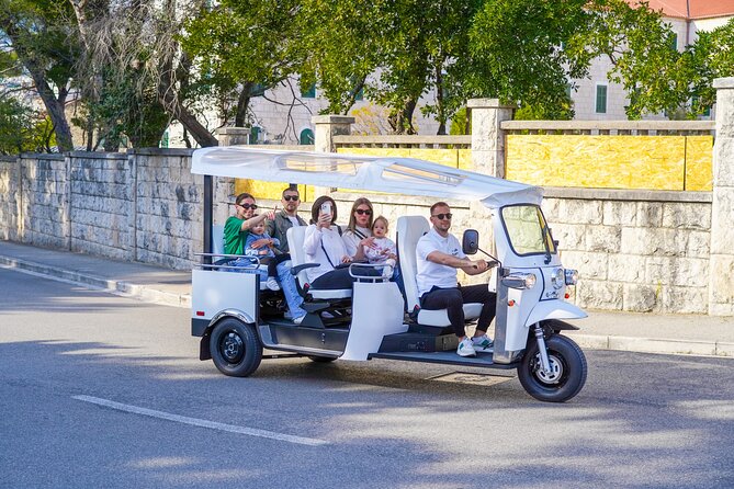 Makarska Tuk Tuk Tour Olive Grove, Scenic Views and Tastings - Guides and the feel of the experience