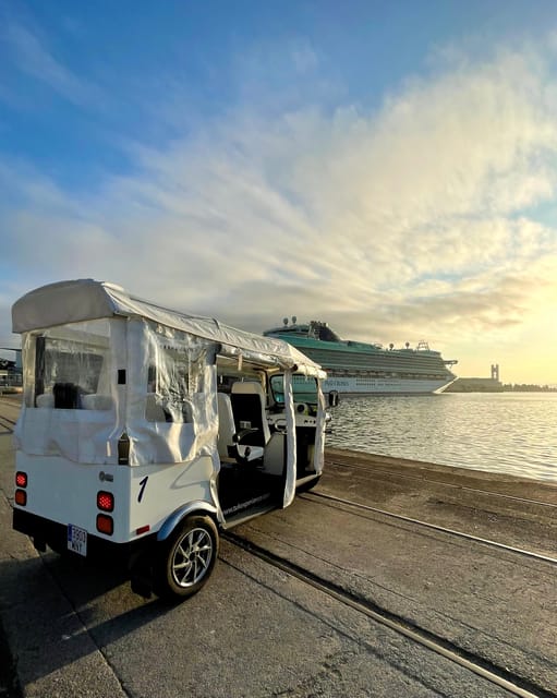 Malaga: VIP private Tuk Tuk tour - Plaza de la Merced and the Roman Theater