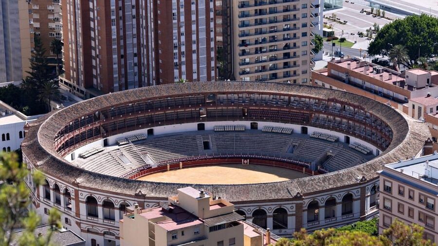 Malaga: VIP private Tuk Tuk tour - Tribuna de los Pobres, the bullring, and the Palace of the Ink