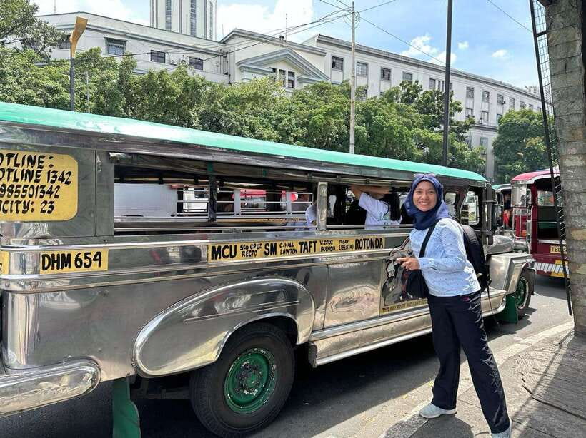 Manila Tuktuk and Jeepney Ride Guided Tour - What the guide adds to a two-hour route