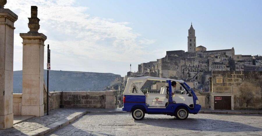 Matera: Panoramic Tuk-Tuk Tour - Descending toward the Sassi