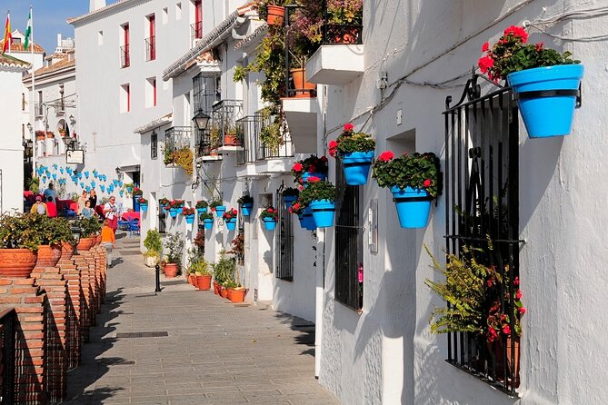 Mijas: Panoramic city tour in an electric Tuk Tuk - San Sebastian Church and the old town hall