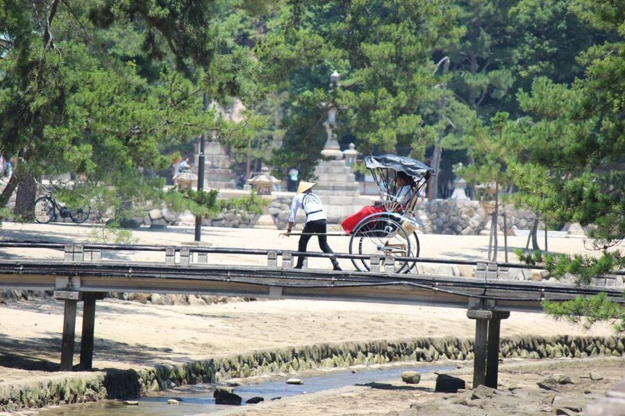 Miyajima: Private Rickshaw Tour to Itsukushima Shrine - A gentle ride into Miyajima’s old town