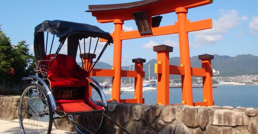 Miyajima: Private Rickshaw Tour to Itsukushima Shrine - Seeing the torii at Itsukushima Shrine