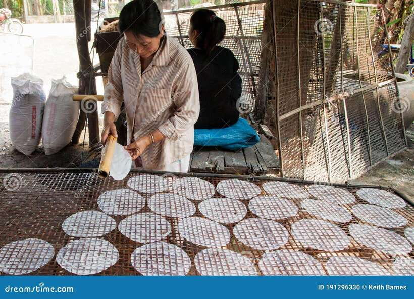 Morning Tuk tuk: City, Handicrafts, Killing field, Temples - Key points at a glance