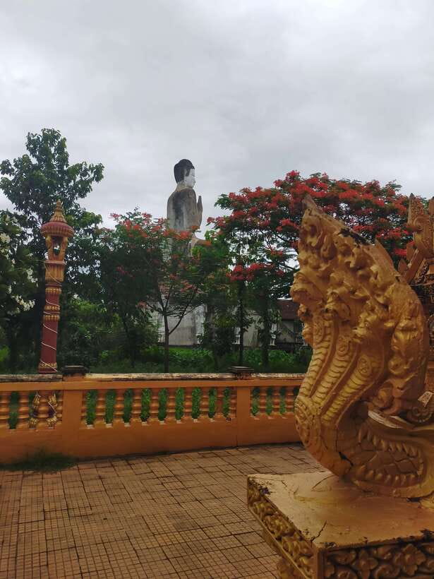 Morning Tuk tuk: City, Handicrafts, Killing field, Temples - Wat Samrong Knong and the difficult history of Battambang