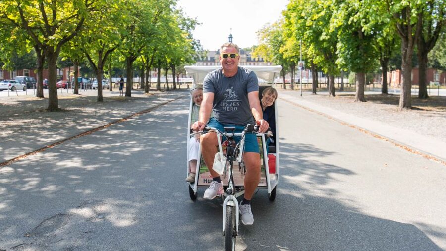 Münster-Highlights-Tour with Rickshaw-Guide - Finishing at Münster Cathedral