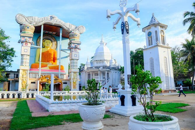 Negombo City Tour by Tuk Tuk - Starting beyond the city at Angurukaramulla Temple