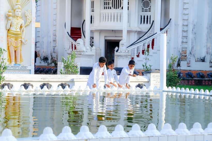Negombo: Private Half-Day Tuk-Tuk Tour with Hotel Transfers - From the hotel to Angurukaramulla Buddhist Temple