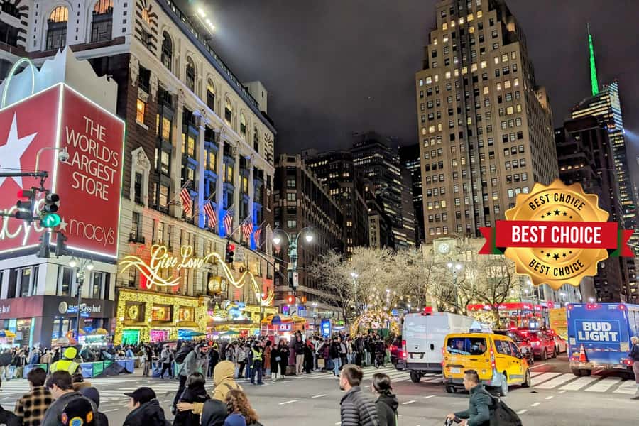 New York: Rockefeller Center Christmas Tree Pedicab Tour - The music and guide make the difference