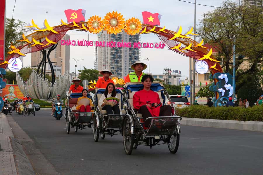 Nha Trang: Ao Dai Photoshoot with Cyclo Ride - Long Son Pagoda and the final photo stop