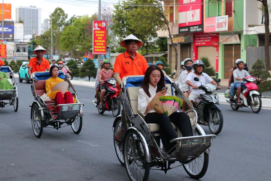 Nha Trang: Ao Dai Photoshoot with Cyclo Ride - The optional beach promenade