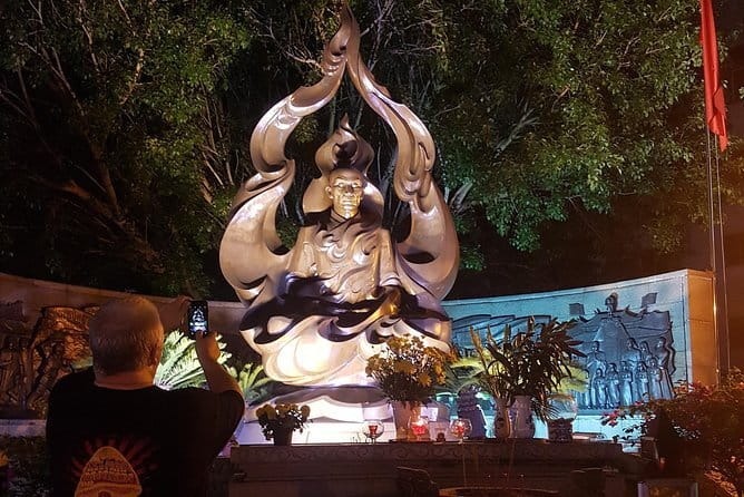 Night Food Tour in Saigon By Scooter - What the guides add to the meal