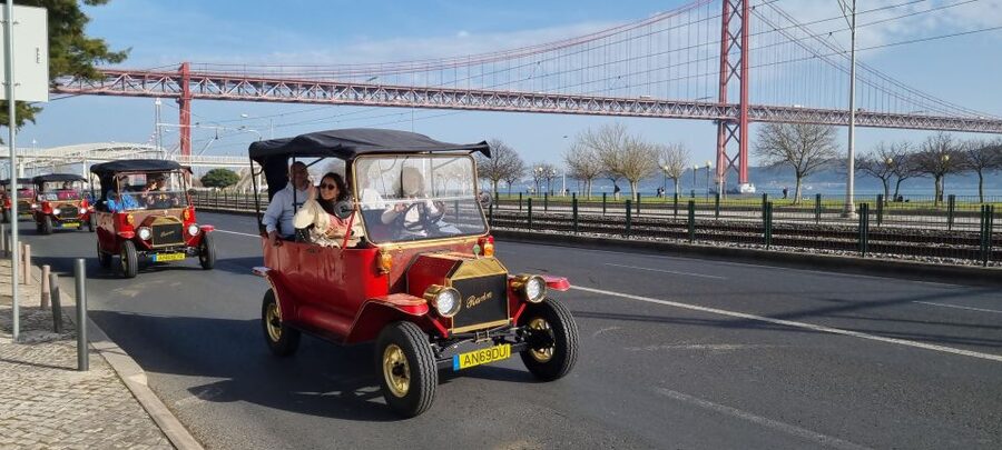 Nostalgic Lisbon Tuk Tuk Tour: Hidden Gems - Why a tuk tuk works well in Lisbon