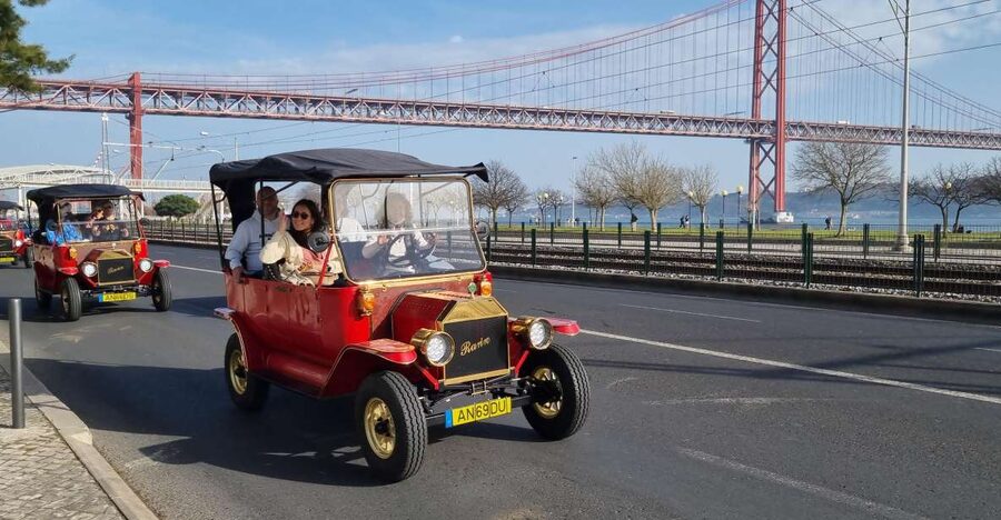 Nostalgic Lisbon Tuk Tuk Tour: Hidden Gems - Pastéis de Belém for a sweet stop