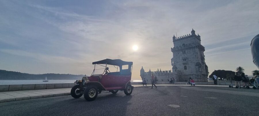 Nostalgic Lisbon Tuk Tuk Tour: Hidden Gems - How the guides shape the experience
