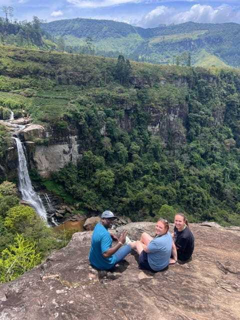 Nuwara Eliya Tuk-Tuk Tour Tea Picking,Tasting &Ramboda Falls - Puna Ella Falls and the roadside viewpoints