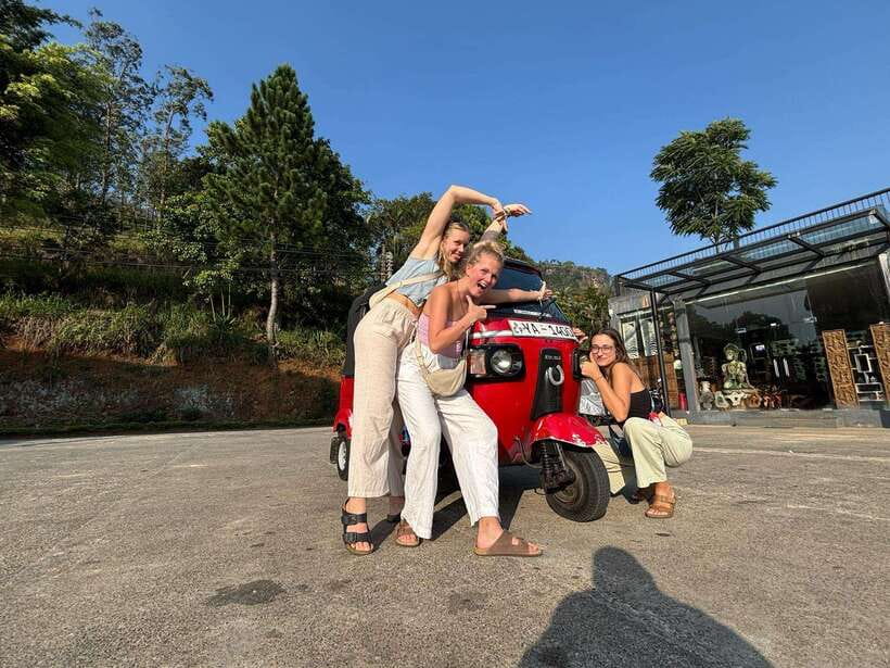 Nuwara Eliya Tuk-Tuk Tour Tea Picking,Tasting &Ramboda Falls - Starting at the Royal Post Office