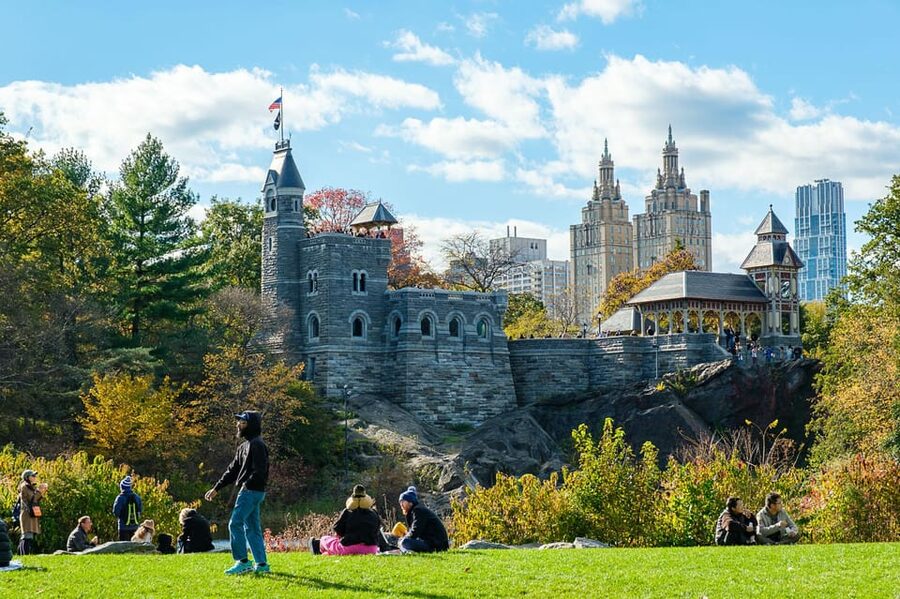 NYC: Central Park Pedicab Tour with Photo Stops - Swedish Cottage, Shakespeare Garden, and Belvedere Castle