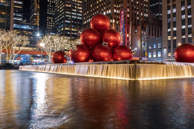 NYC Holiday Lights and Magic Pedicab Tour - A costumed guide, music, and a decorated ride