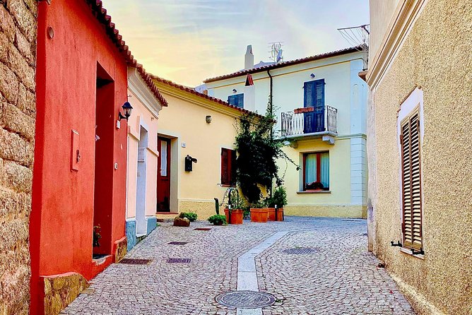 Olbia : Private Romantic Tuk-Tuk Tour - What the tuk-tuk is like in practice