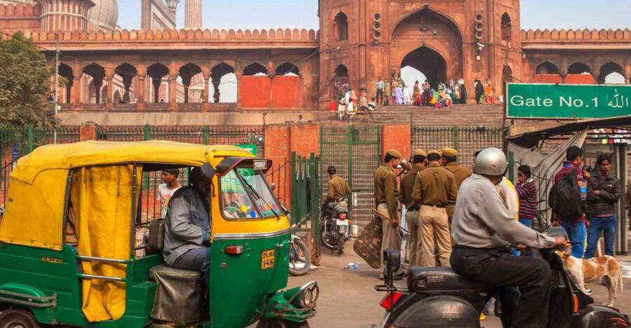 Old Delhi: 3-Hour Guided Chandni Chowk & Tuk Tuk Tour - Chandni Chowk at street level