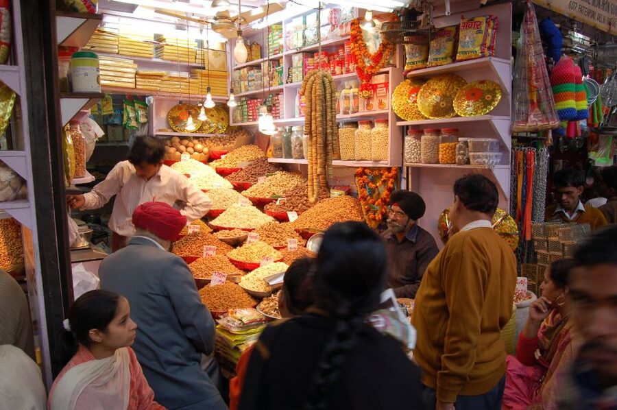 Old Delhi: 3-Hour Tuk-Tuk/Rickshaw Tour - Chai and samosa in the middle of the action