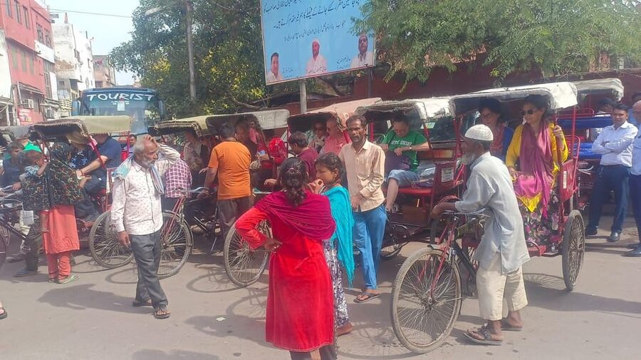 Old Delhi: Chandni Chowk, Food Tasting & Tuk Tuk Ride - The Red Fort, with a short look at the Mughal capital