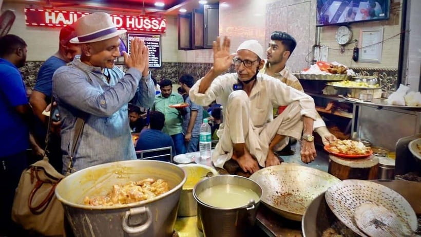 Old Delhi: Private Tour of Chandni Chowk, Tuk Tuk & Food - Street food with a guide