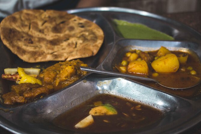 Old Delhi Walk, Jama Masjid, Spice Market, Sikh Temple & Rickshaw Ride - Naughara, nine homes, and a quieter lane