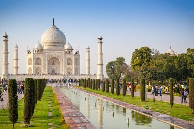 Old & New Delhi Tour : Monuments , Rickshaw Ride & Local Heritage - India Gate gives you a short national landmark stop