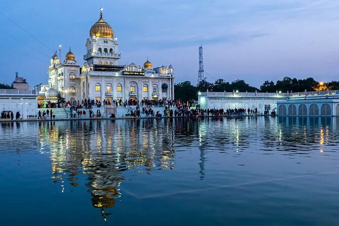 Old & New Delhi Tour : Monuments , Rickshaw Ride & Local Heritage - Bangla Sahib offers a calm change of pace