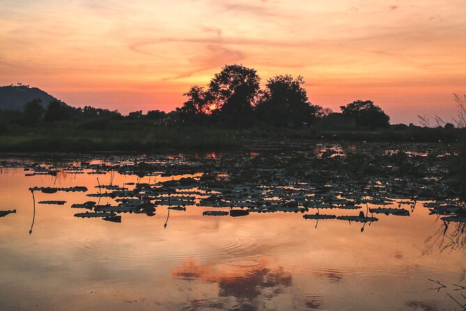 Old Siem Reap Sunset Food Tour by Tuk-Tuk - A tuk-tuk ride through Siem Reap at sunset