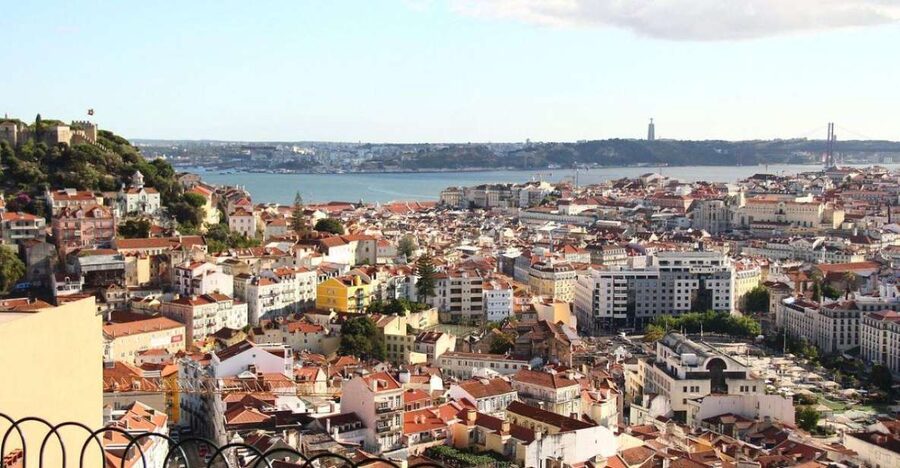 Old town of Lisbon on board of a tuk tuk- 1hour - Why a tuk tuk works well in Lisbon’s old town